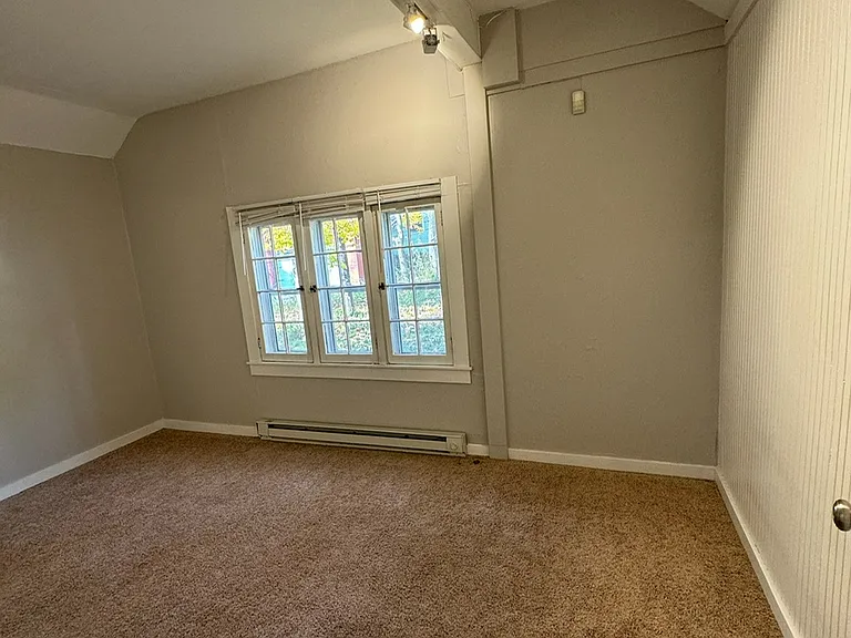 623 Cherry St SE — Photo 10
