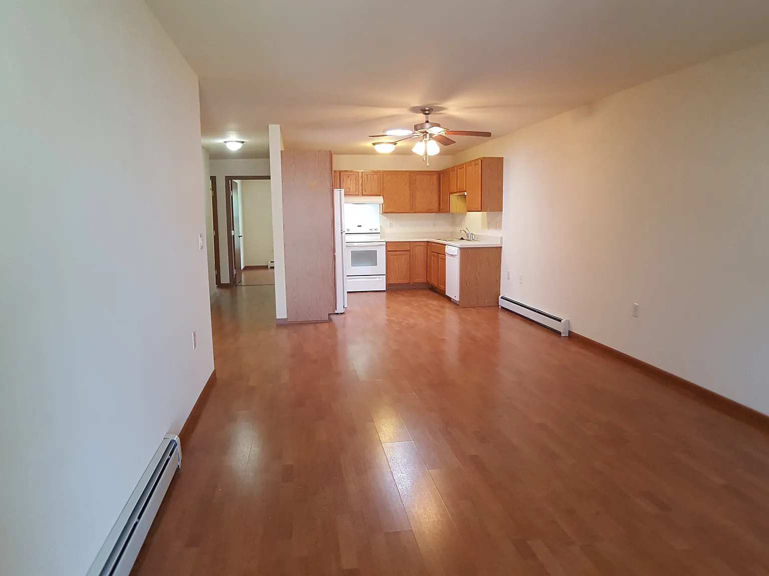 3 bed, 1.5 bath, 1244 sqft, $950 — Photo 3