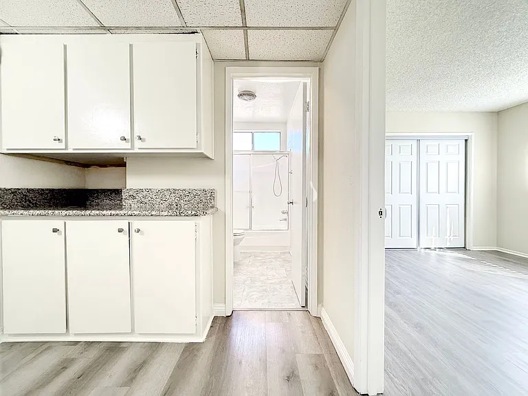 Barrymore Apartments — Photo 10