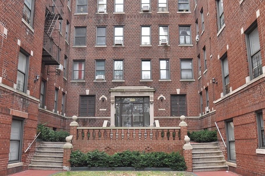 2nd image of 2010 Bruckner Blvd APT 04L