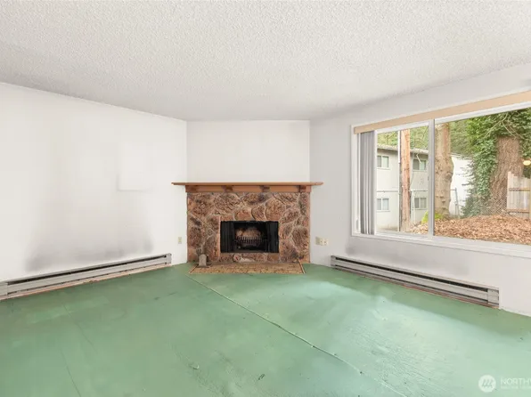 12528 NE 117th Place #E1, Kirkland, WA 98034