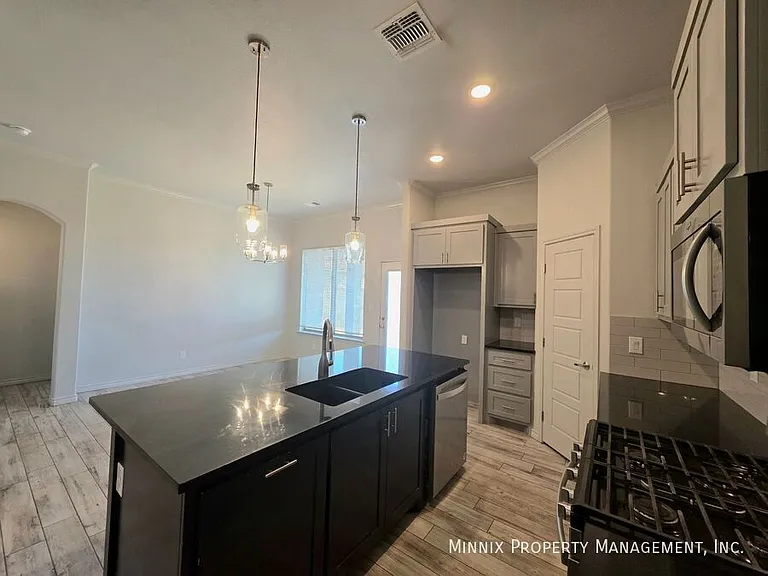 2105 Congress St — Photo 6
