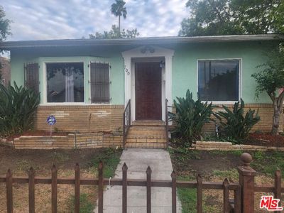 700 E 85th St, Los Angeles, CA, 90001