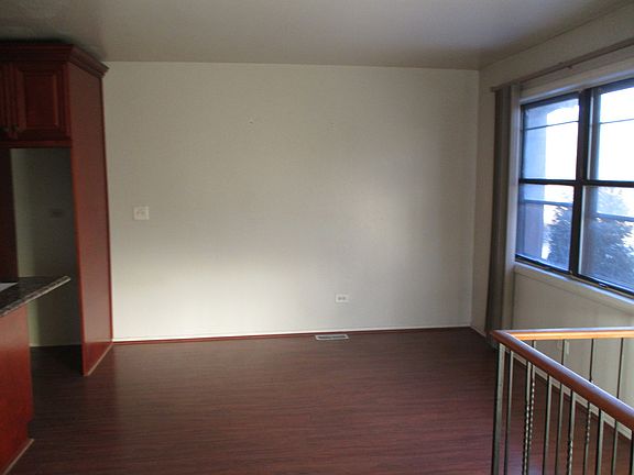 5th image of 19130 Pine Dr Unit 121
