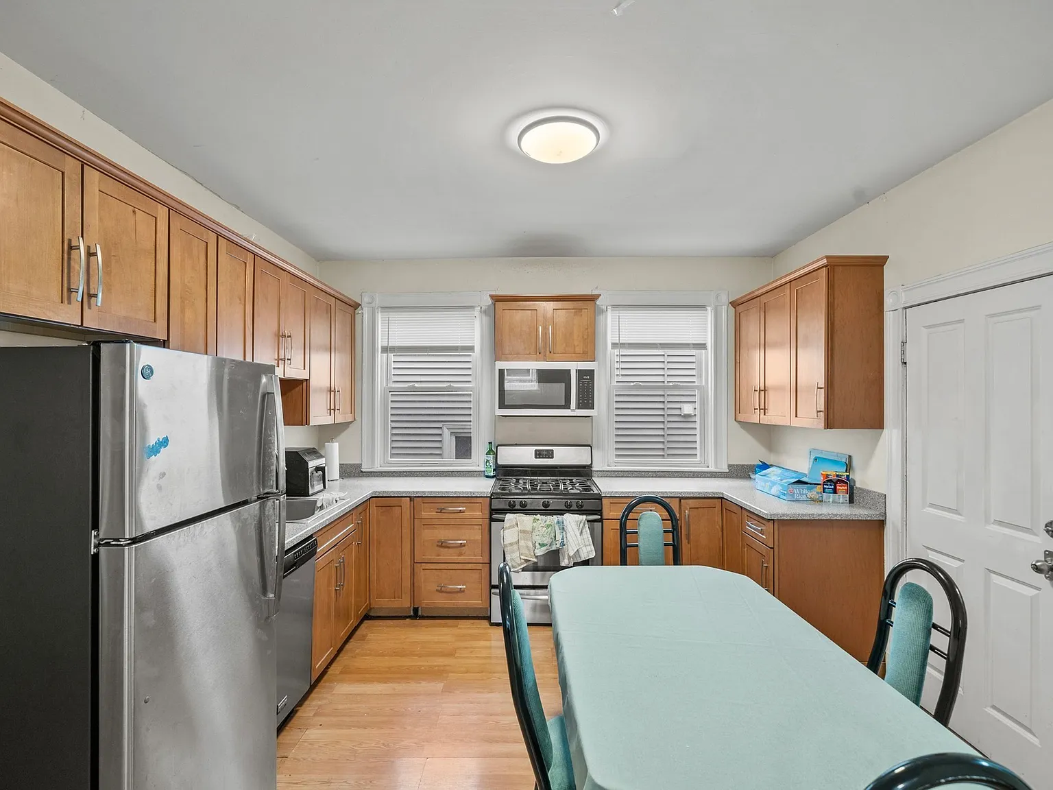 3 bed, 9999 sqft, $4,500 — Photo 1