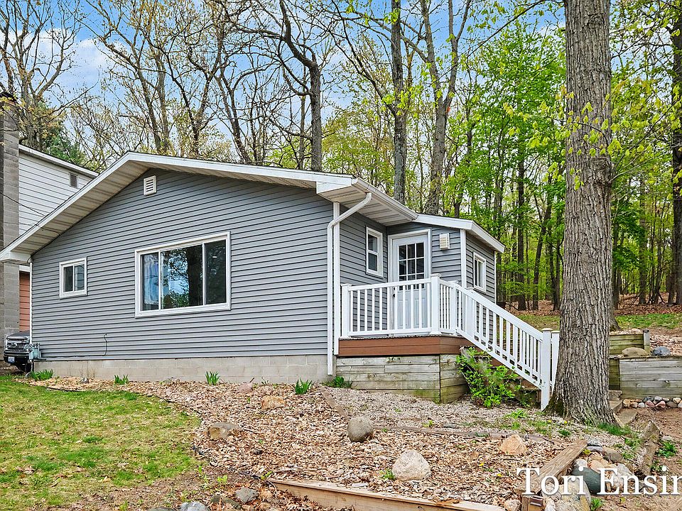 1st image of 16950 Shawano Dr NE