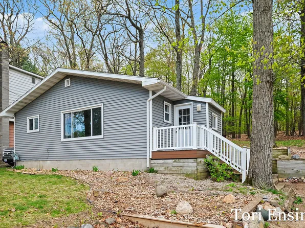 16950 Shawano Dr NE, Sand Lake, MI 49343