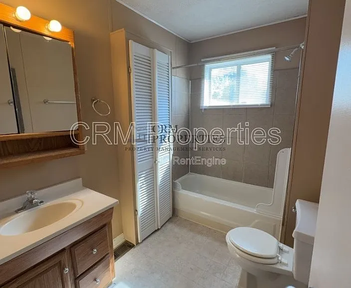 2400 Balmoral Blvd — Photo 15