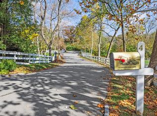 4 Countryside Ln, Saint Louis, MO 63131