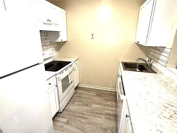 2nd image of 608 South St #25