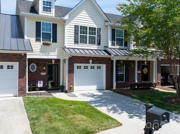 2010 Talbot Ln, Hickory, NC 28602