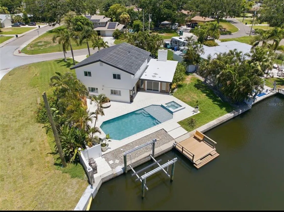 5 bed, 3.5 bath, 2888 sqft, $7,950 — Photo 2