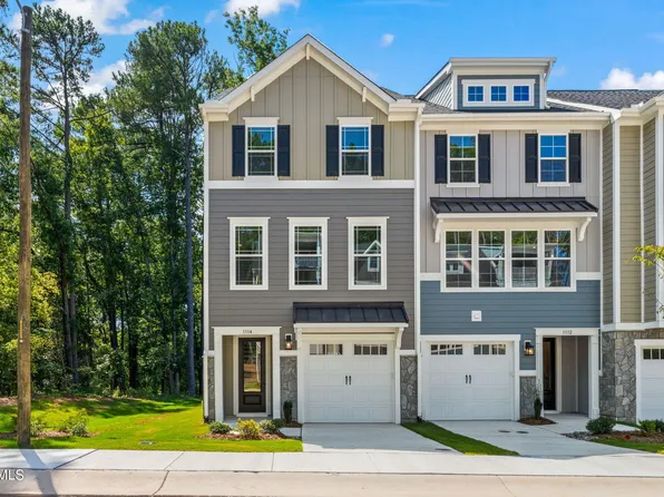 1114 Blackthorn Ln, Durham, NC 27703