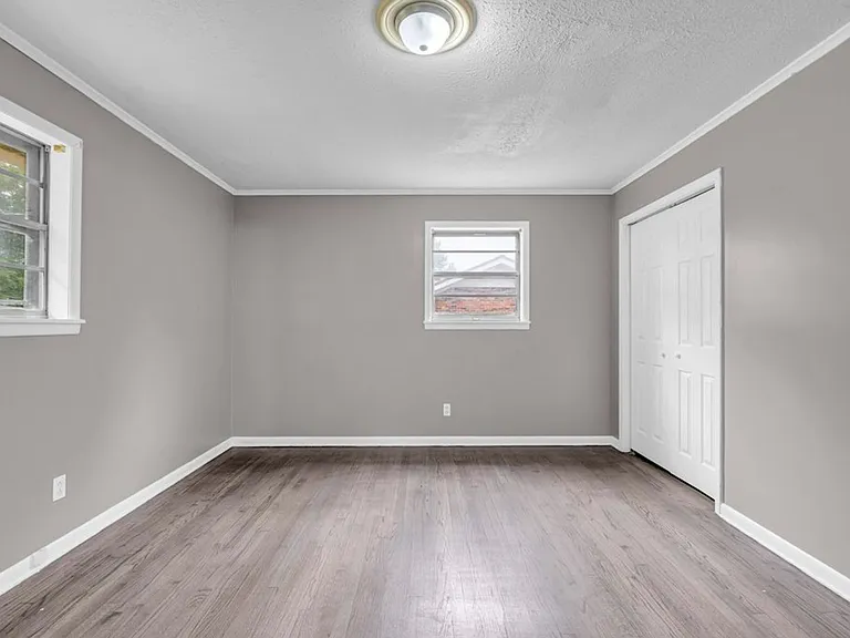 1007 Eisenhower Dr — Photo 17
