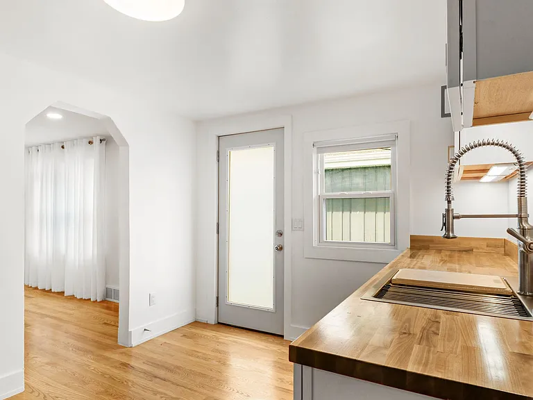 2710 Union St #1 — Photo 7