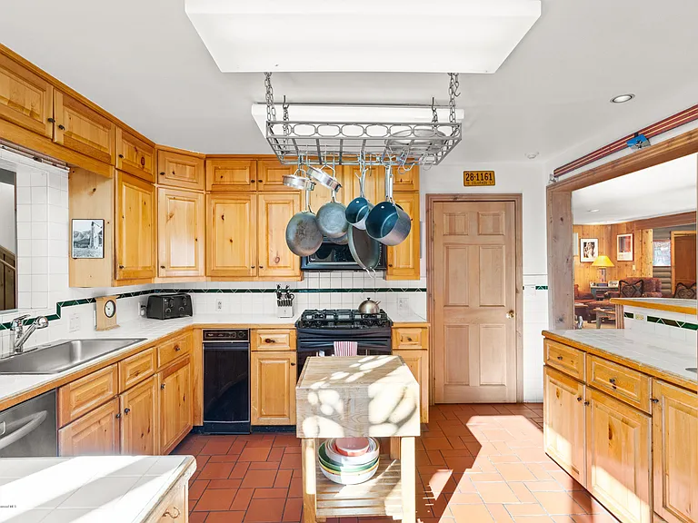 129 E Hopkins Ave — Photo 6