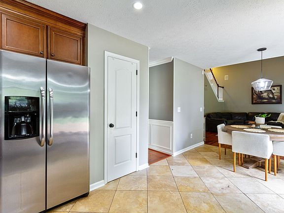 5th image of 3207 Dark Woods Dr