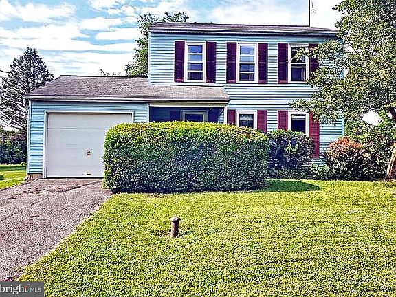 2nd image of 914 W Fairway Dr