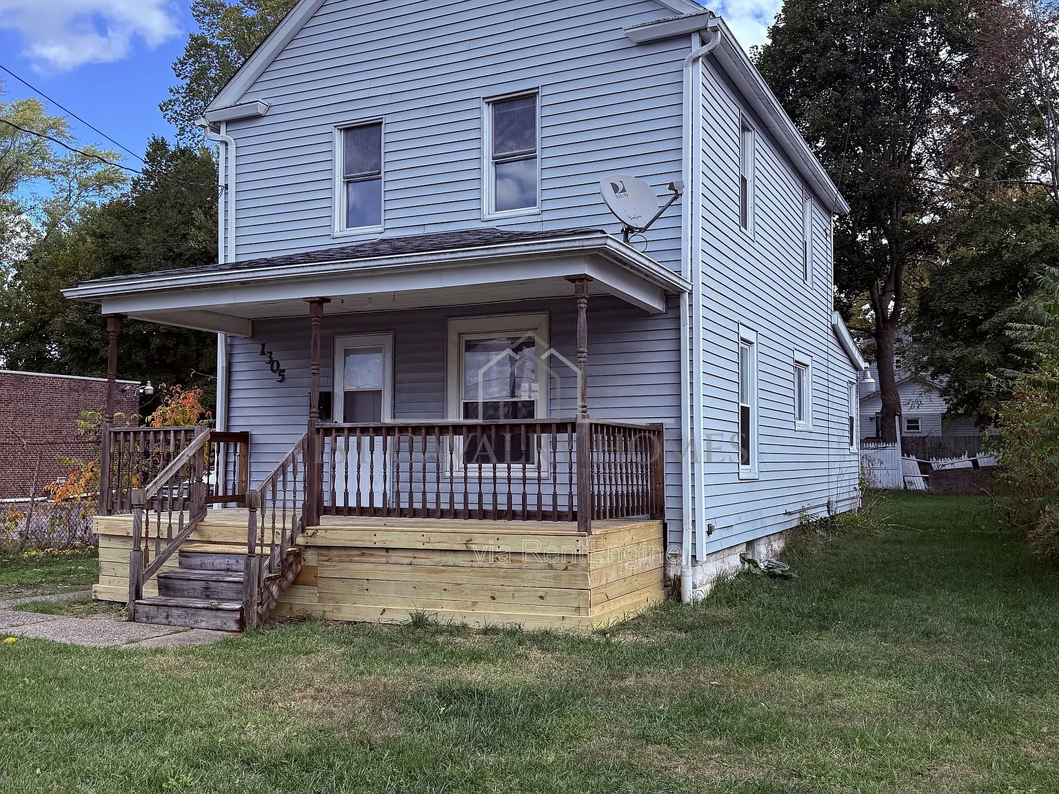 4 bed, 1.0 bath, 1240 sqft, $1,350 — Photo 2