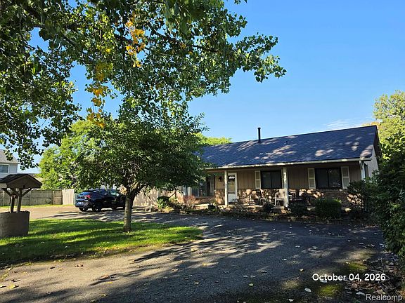 3rd image of 34781 Union Lake Rd