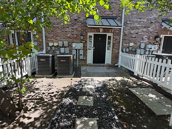 4th image of 926 Iris St Unit E