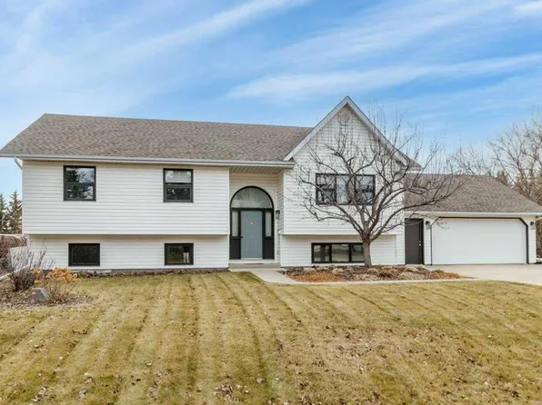 45 N Ravenscrag Cres, Norglenwold, AB T4S 1S5