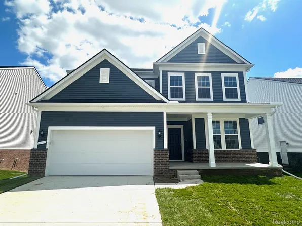 849 Kuss Dr, Saline, MI 48176