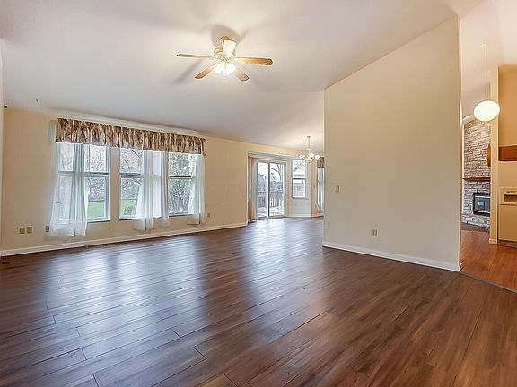 4th image of 291 Thames Ct