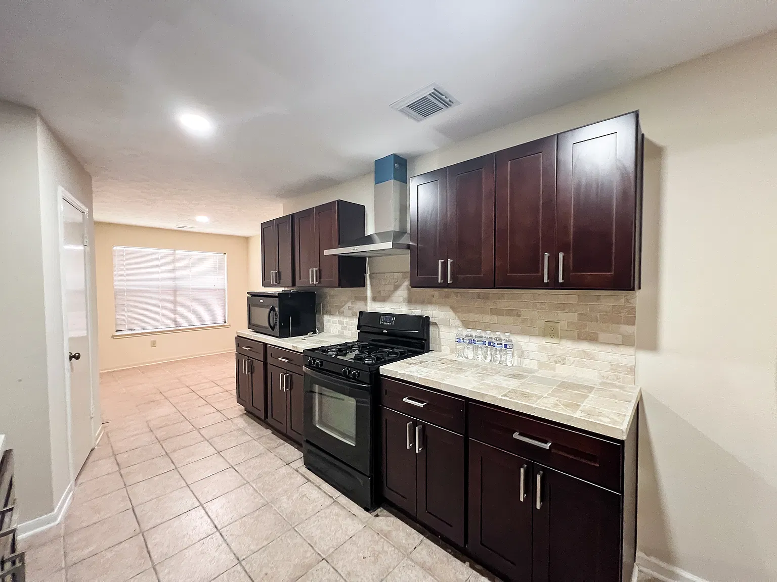 3 bed, 1831 sqft, $1,800 — Photo 3