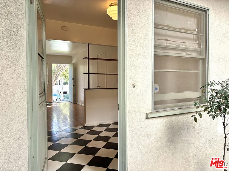 1325 Washington Ave #B — Photo 2