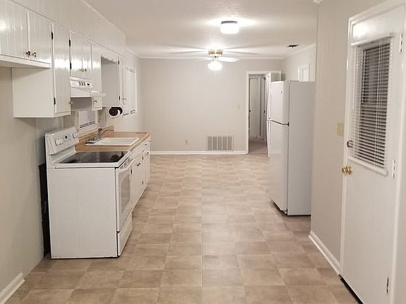 3rd image of 4725 Hiram Lithia Springs Rd