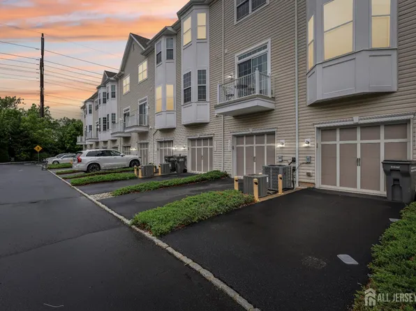 1525 Hudson Cir, Highland Park, NJ 08904