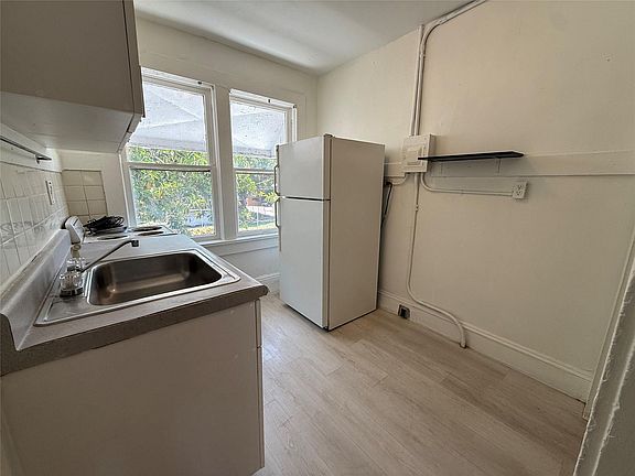 4th image of 216 S 16th Ave #7