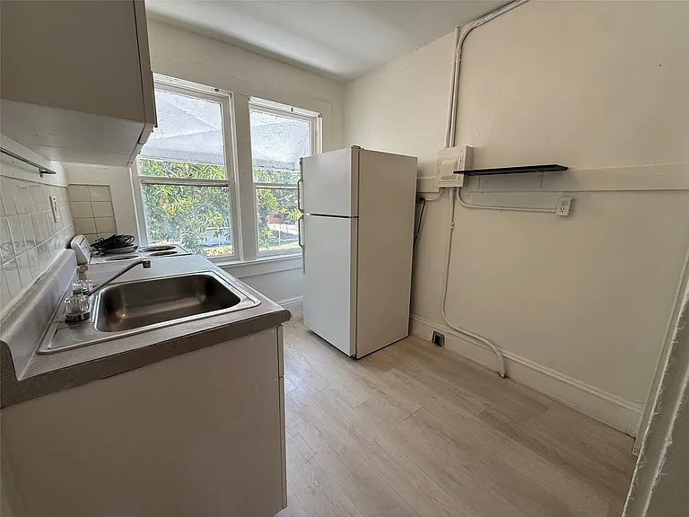 216 S 16th Ave #7 — Photo 4