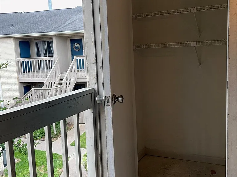 3919 Fairmont Pkwy #200 — Photo 2