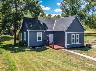 209 W Meadow St, Smithville, MO 64089