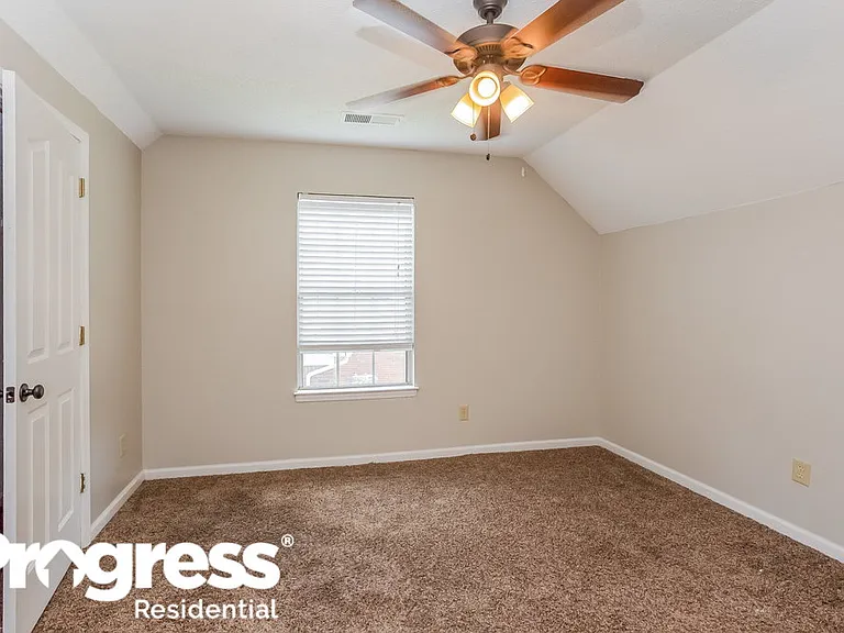 1862 Towson Ln — Photo 16