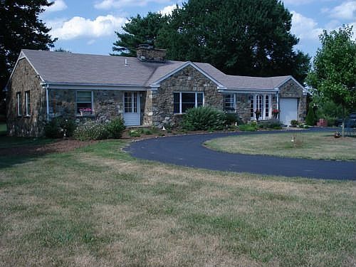 1st image of 1548 Easton Ln