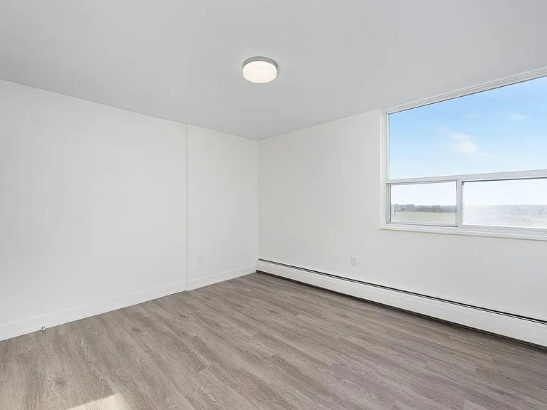 120 Dundas St E — Photo 18