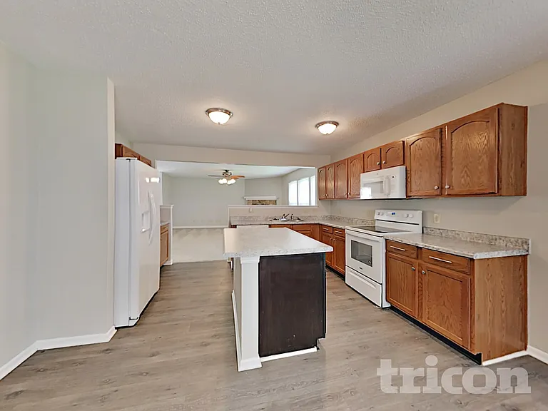 7921 Crackling Ln — Photo 23