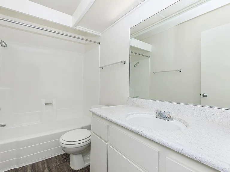 Country Hills Apartment Homes — Photo 43