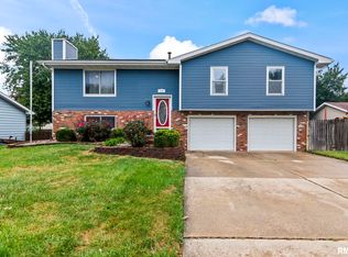 709 Cypress Dr, Chatham, IL 62629