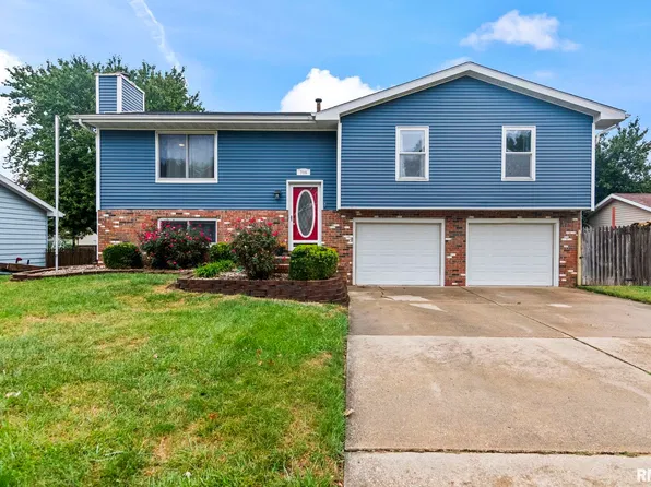 709 Cypress Dr, Chatham, IL 62629