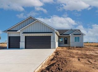 1308 S Trails End Ct, Mount Hope, KS 67108