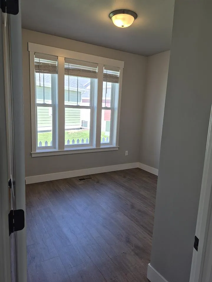 3 bed, 2.0 bath, 1067 sqft, $2,395 — Photo 4