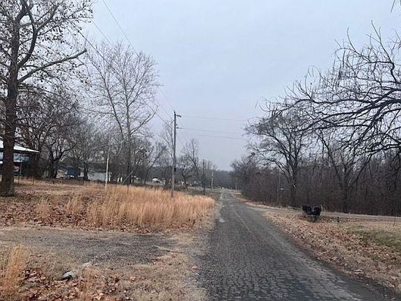 Exterior Neighborhood (street photo)