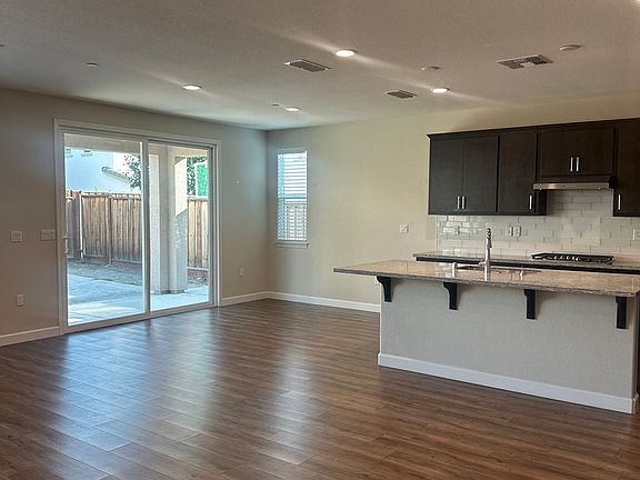 3rd image of 1141 Dominique Dr