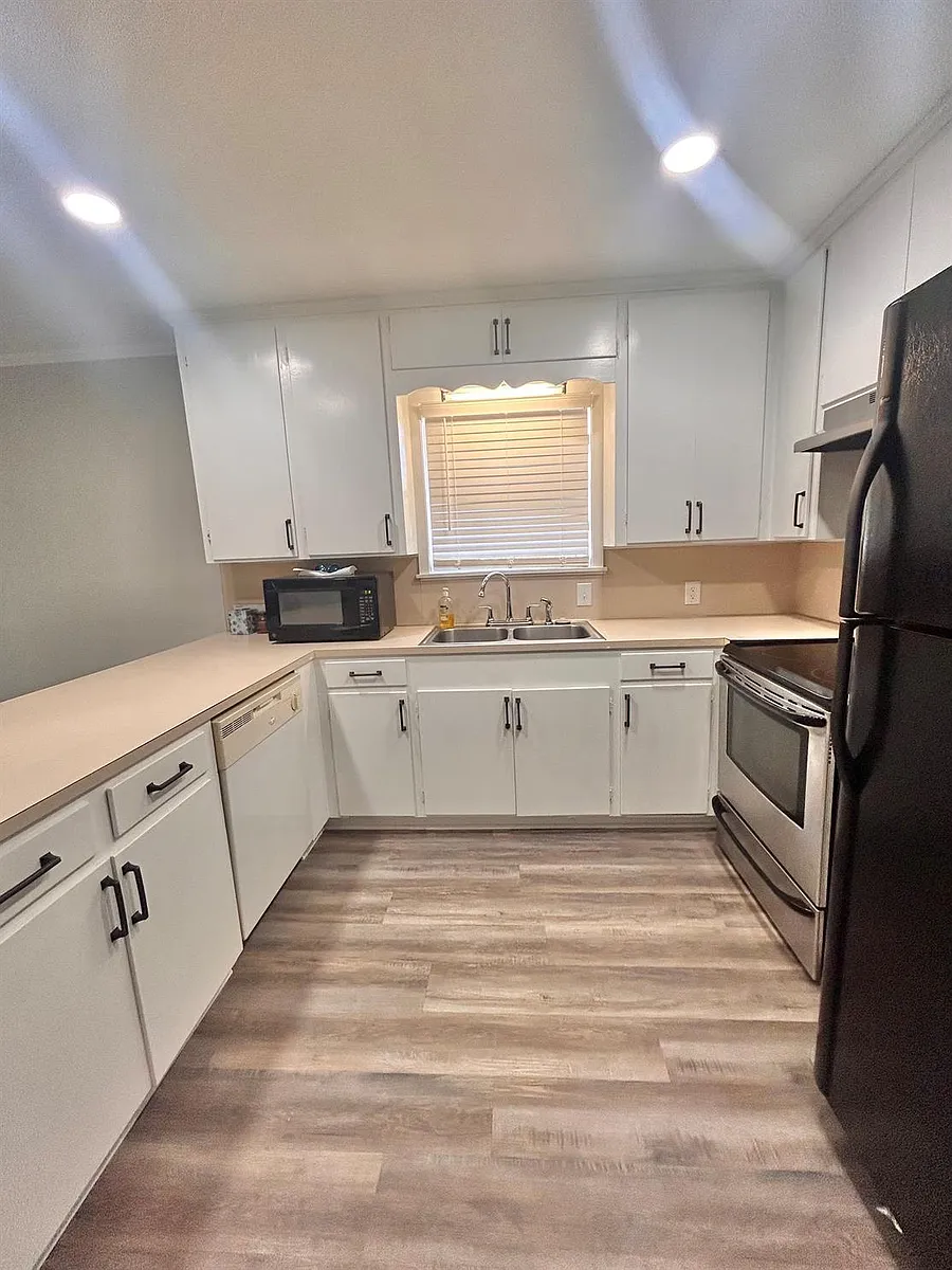 Building Photo - 503 Rosewood Cir