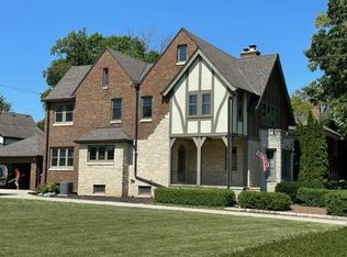 5009 N Lake Dr, Whitefish Bay, WI 53217