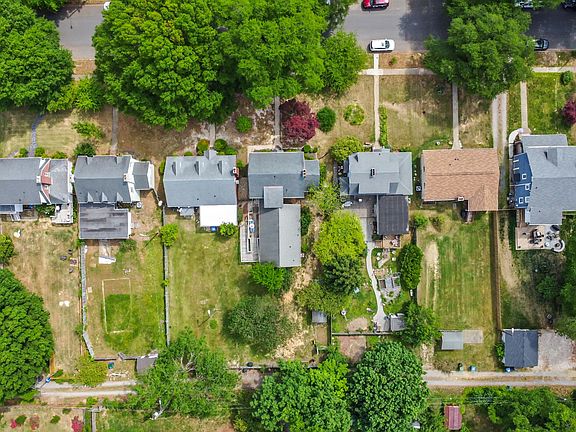 2nd image of 3408 Montrose Ave